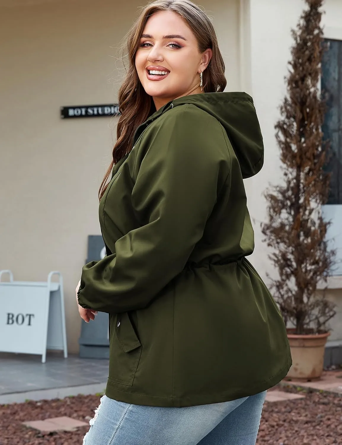 Bloggerlove Women's Rain Jacket Plus Size Lightweight Raincoat with Hood Waterproof Outdoor Windbreaker