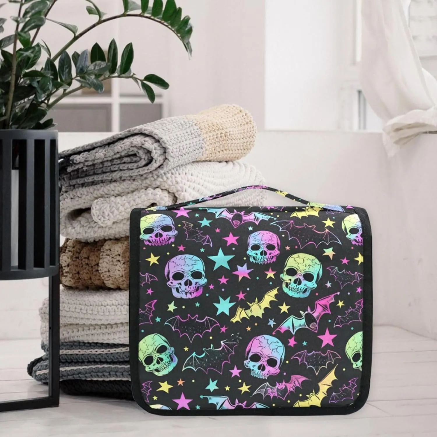 MNSRUU Hanging Toiletry Bag Gothic Bat Skull Stars Travel Makeup bag for Toiletries Portable Travel Toiletry Organizer Cosmetic Bags with Hanging Hook