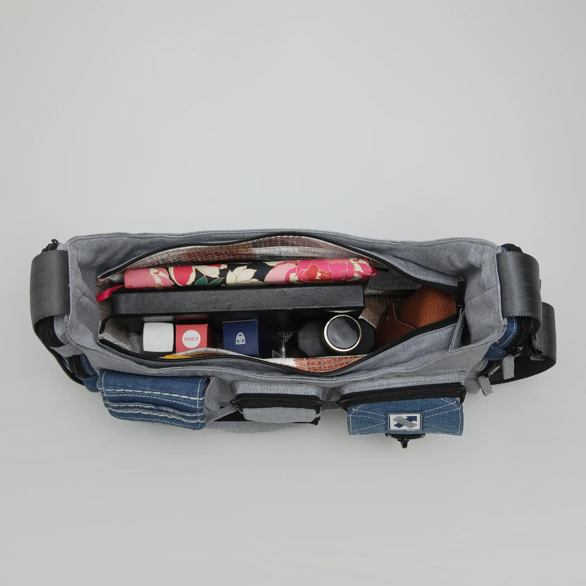 POCKET CLUSTER 306.19 MESSENGER BAG