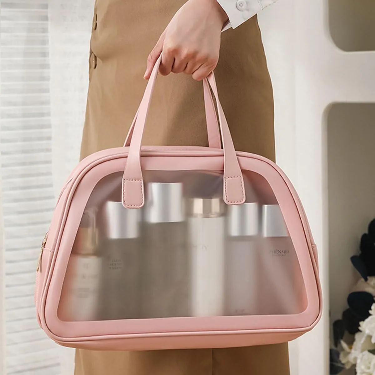 Simple and Large Capacity Dry Wet Separation Waterproof Cosmetic Bag Portable Leather Transparent Makeup Bag (Milk Apricot White)