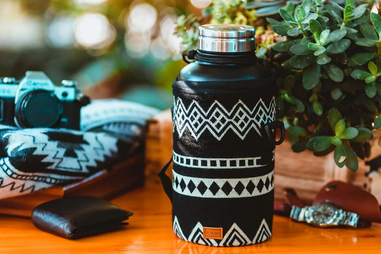 water bottle holder with strap bottle holder walking backpacking hydration bladder and iron thermos bottle protector for beer water coffee wine accessories, Obsidian black, 40 oz, Traditional